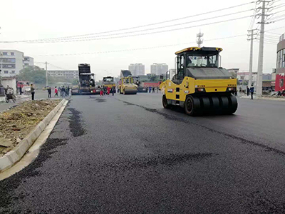 成都瀝青道路工程施工現(xiàn)場(chǎng) 成都瀝青道路工程施工現(xiàn)場(chǎng)